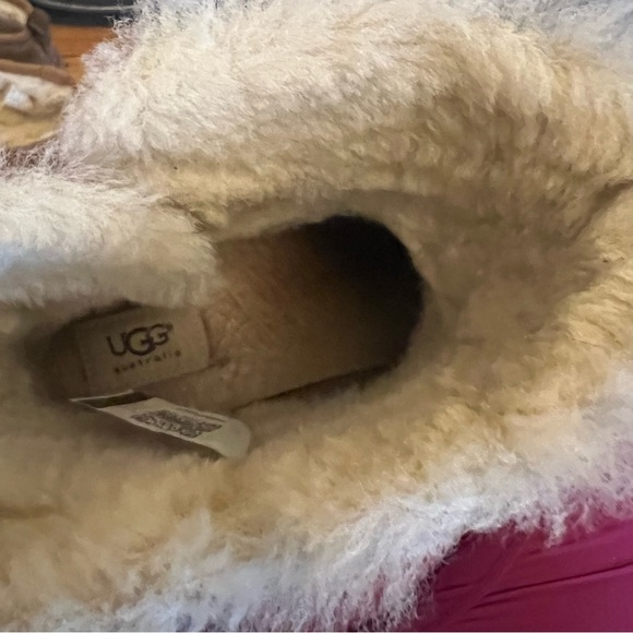Ugg Garnet Suede Toggle Bootie size 10 - Picture 5 of 7